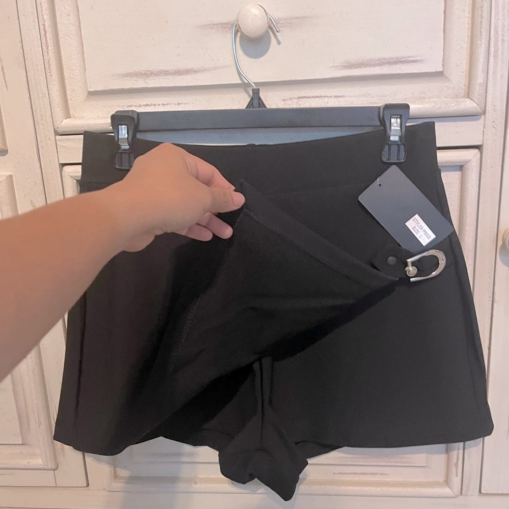 Brand new black skort